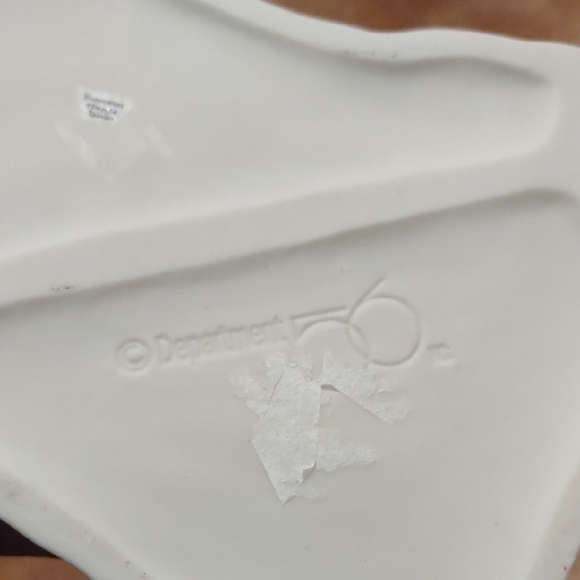 Department 56 Ivory Snowman with Child and Penguins "All You Need is Love" - Picture 6 of 7